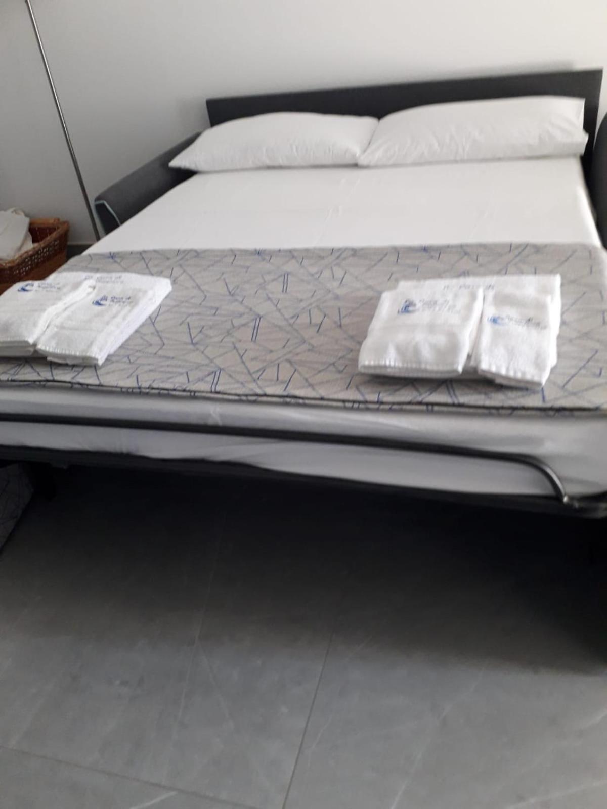 La Casa Di Francesca B&B Con Parcheggio Privato Порто-Чезарео Экстерьер фото